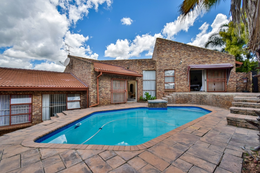 5 Bedroom Property for Sale in Moreleta Park Gauteng