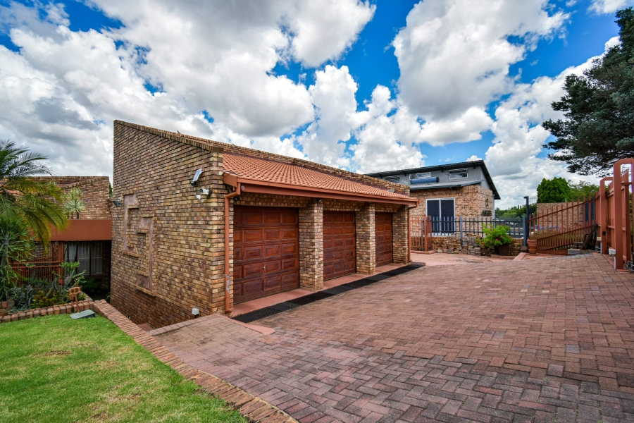 5 Bedroom Property for Sale in Moreleta Park Gauteng