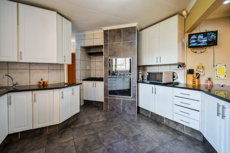 5 Bedroom Property for Sale in Moreleta Park Gauteng