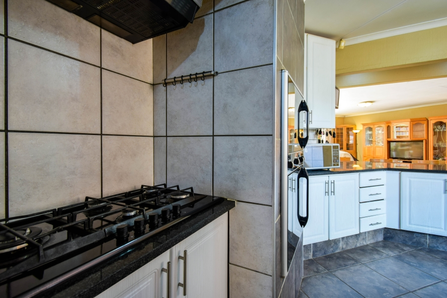 5 Bedroom Property for Sale in Moreleta Park Gauteng