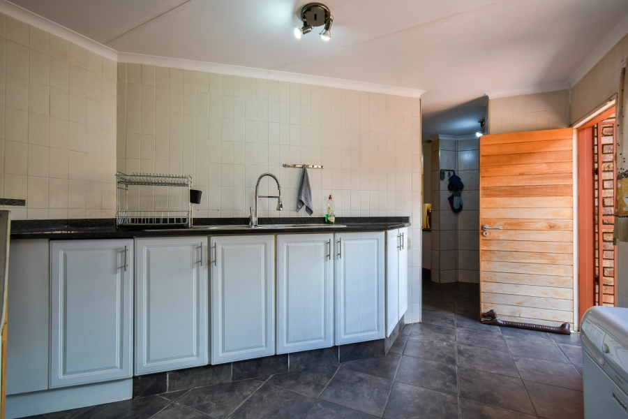 5 Bedroom Property for Sale in Moreleta Park Gauteng