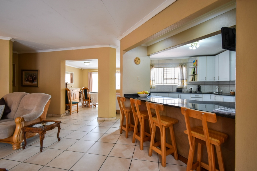 5 Bedroom Property for Sale in Moreleta Park Gauteng