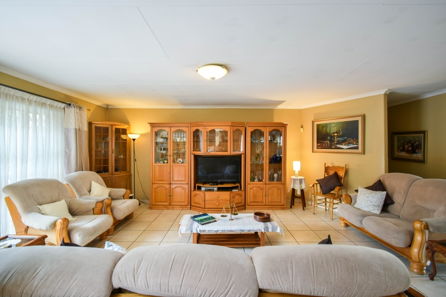 5 Bedroom Property for Sale in Moreleta Park Gauteng