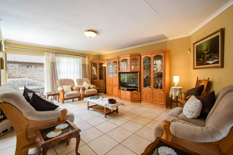 5 Bedroom Property for Sale in Moreleta Park Gauteng