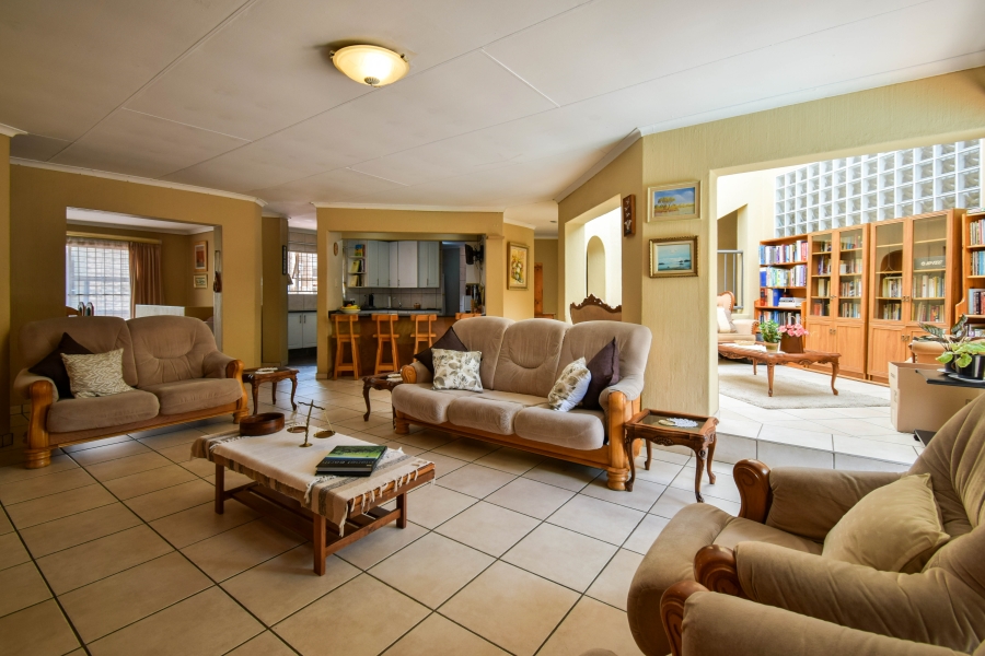 5 Bedroom Property for Sale in Moreleta Park Gauteng