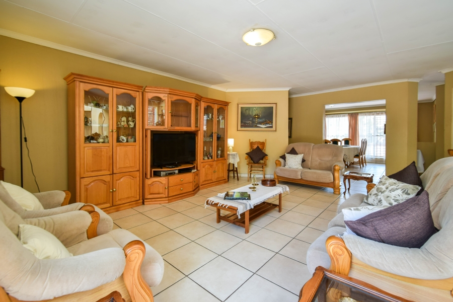 5 Bedroom Property for Sale in Moreleta Park Gauteng