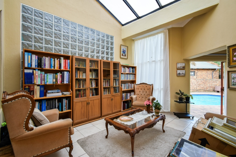 5 Bedroom Property for Sale in Moreleta Park Gauteng