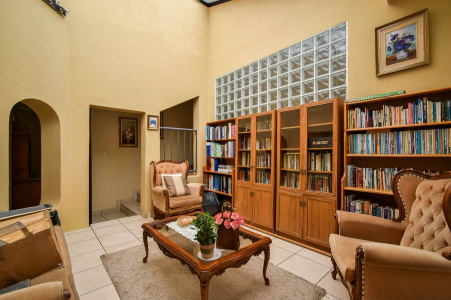 5 Bedroom Property for Sale in Moreleta Park Gauteng