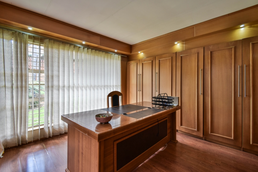 5 Bedroom Property for Sale in Moreleta Park Gauteng