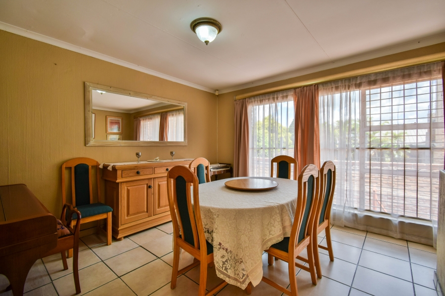 5 Bedroom Property for Sale in Moreleta Park Gauteng