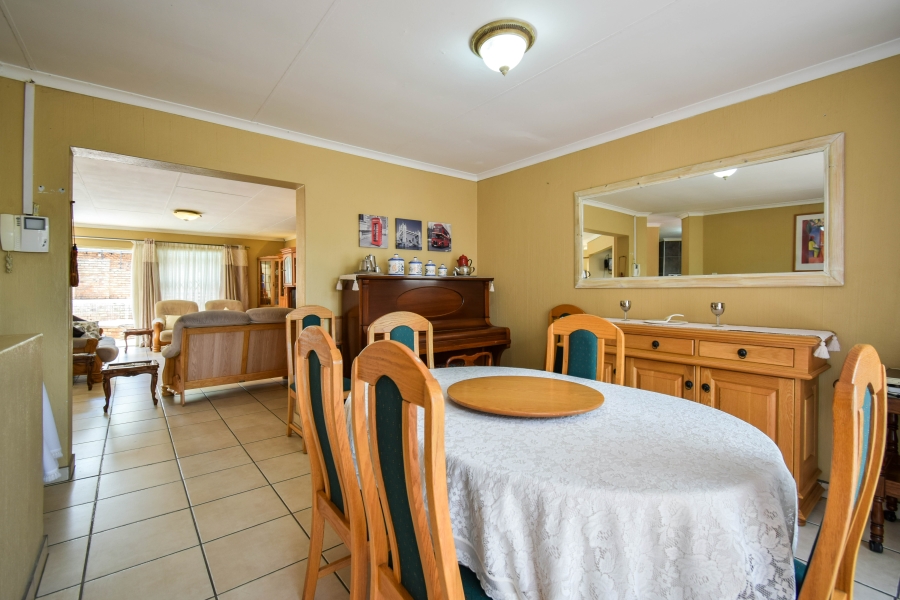 5 Bedroom Property for Sale in Moreleta Park Gauteng