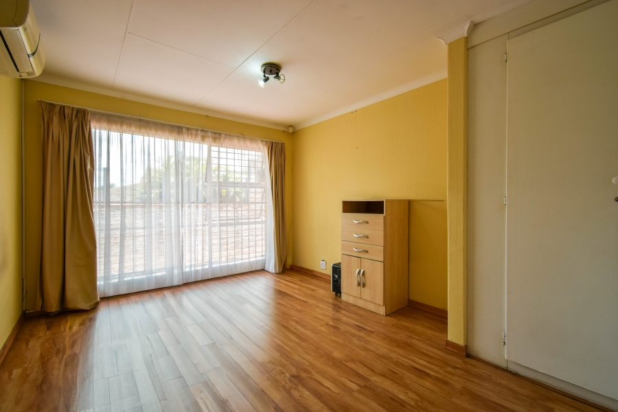 5 Bedroom Property for Sale in Moreleta Park Gauteng