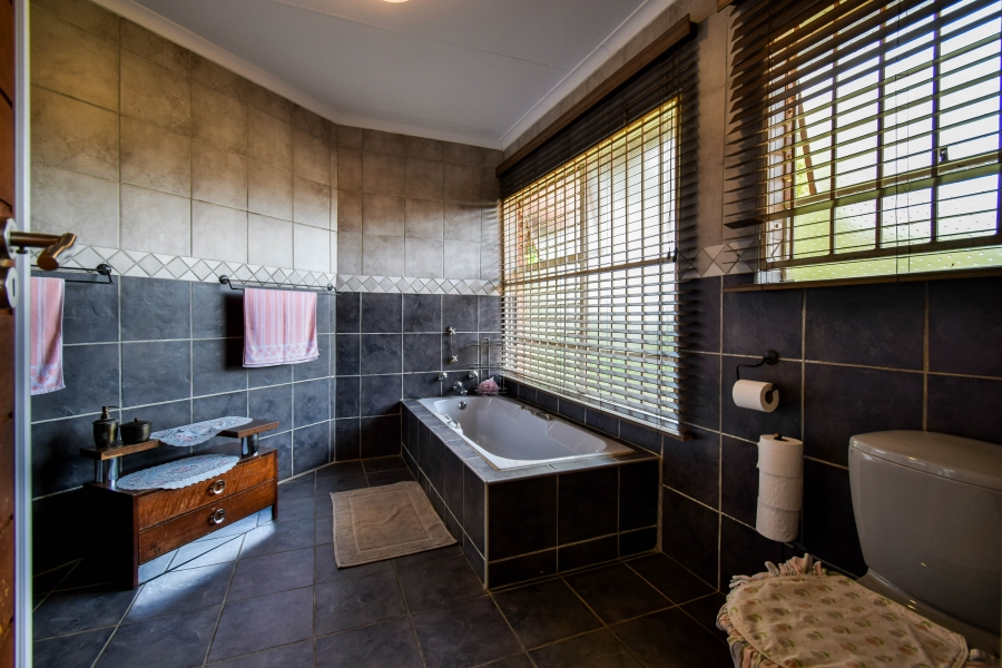 5 Bedroom Property for Sale in Moreleta Park Gauteng