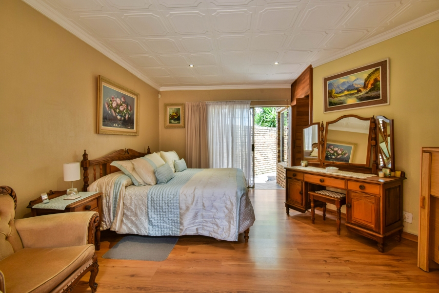 5 Bedroom Property for Sale in Moreleta Park Gauteng