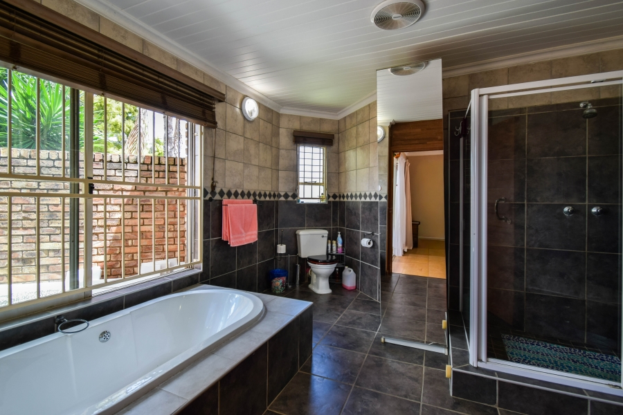 5 Bedroom Property for Sale in Moreleta Park Gauteng