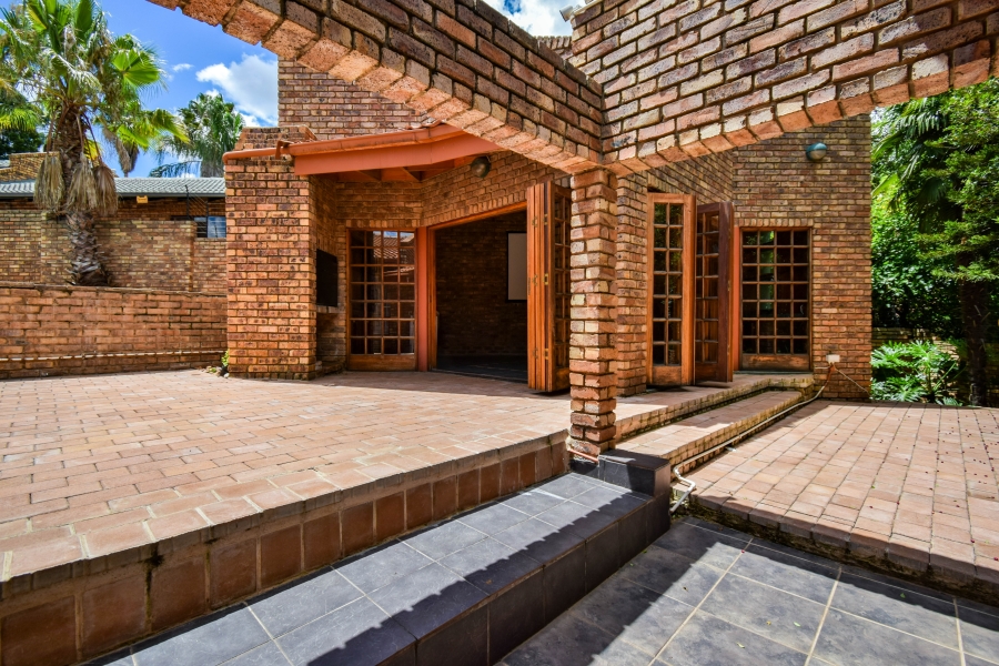 5 Bedroom Property for Sale in Moreleta Park Gauteng