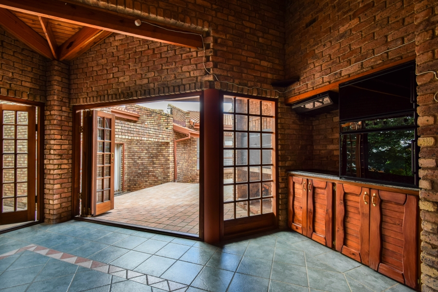 5 Bedroom Property for Sale in Moreleta Park Gauteng