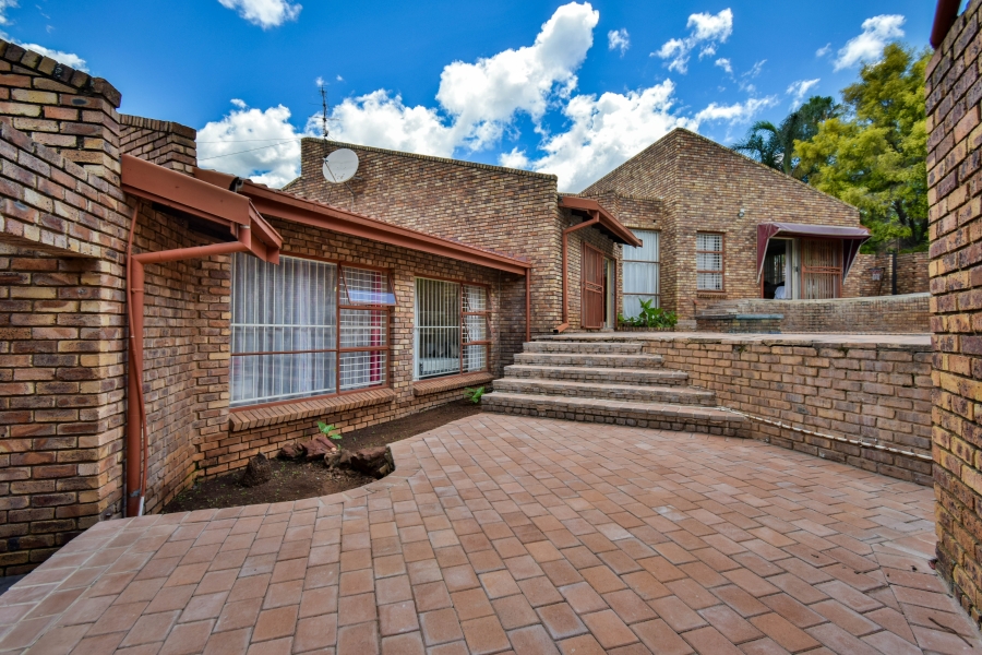 5 Bedroom Property for Sale in Moreleta Park Gauteng