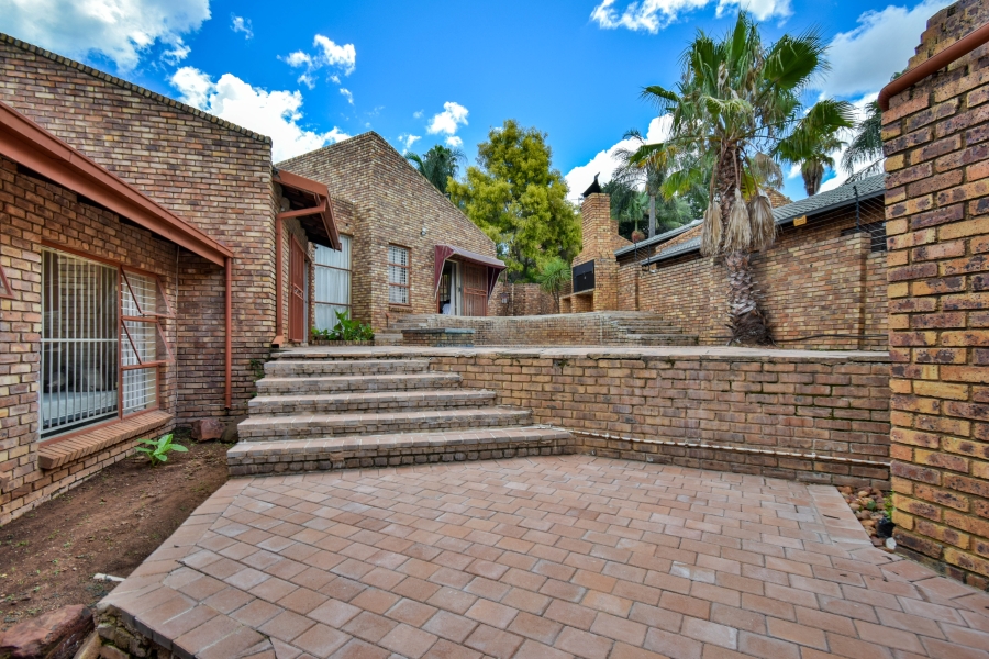 5 Bedroom Property for Sale in Moreleta Park Gauteng