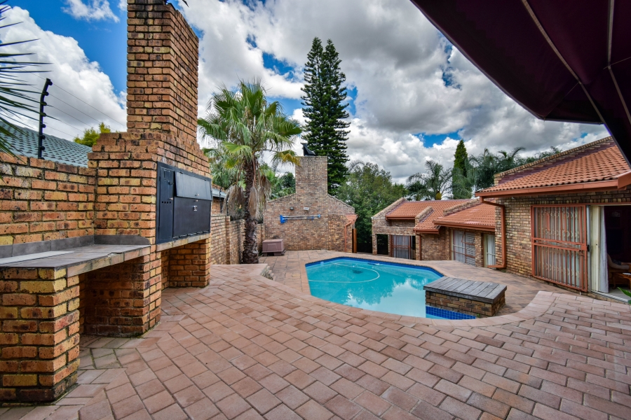 5 Bedroom Property for Sale in Moreleta Park Gauteng