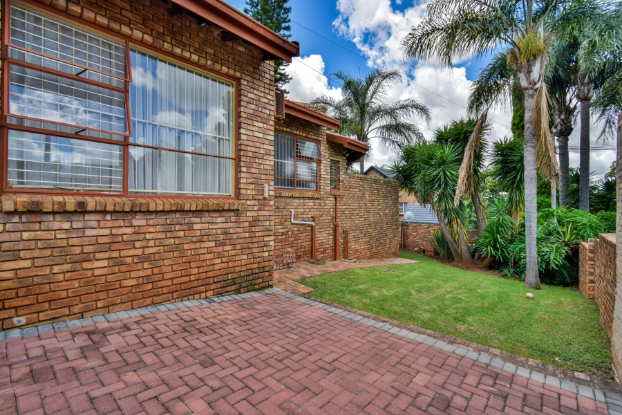 5 Bedroom Property for Sale in Moreleta Park Gauteng