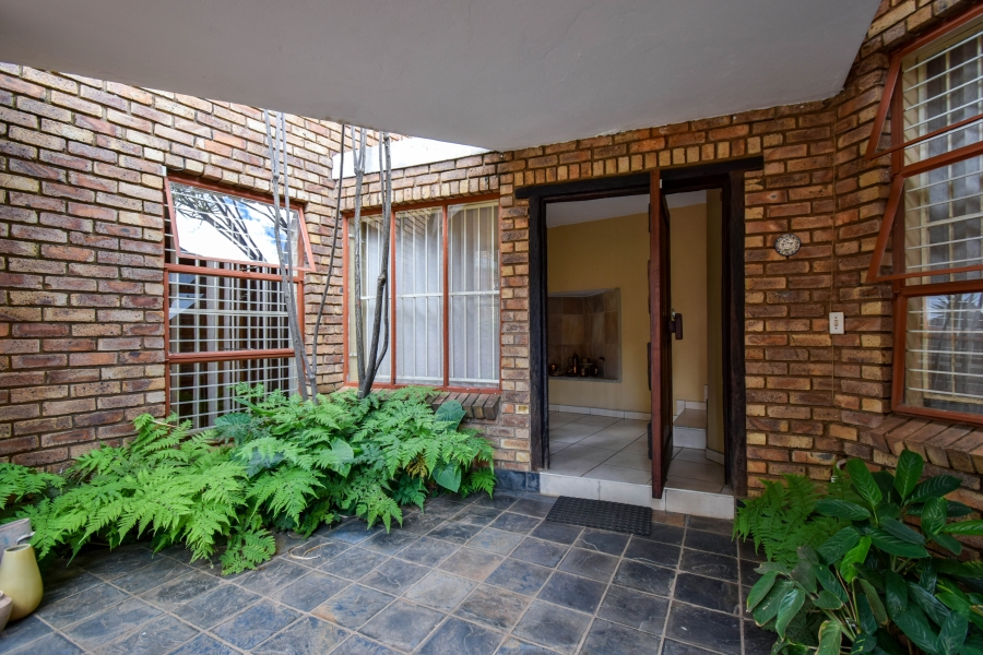 5 Bedroom Property for Sale in Moreleta Park Gauteng