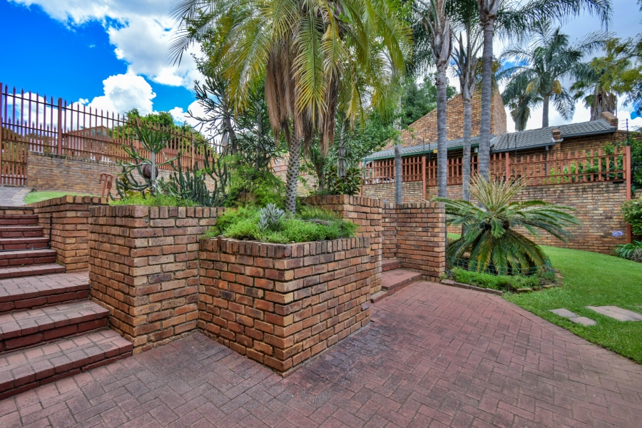 5 Bedroom Property for Sale in Moreleta Park Gauteng