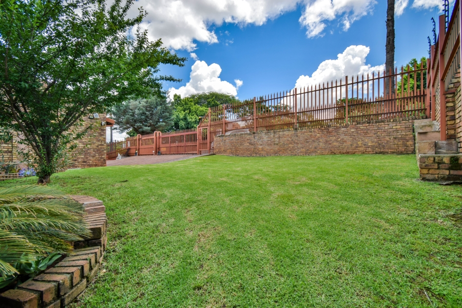 5 Bedroom Property for Sale in Moreleta Park Gauteng