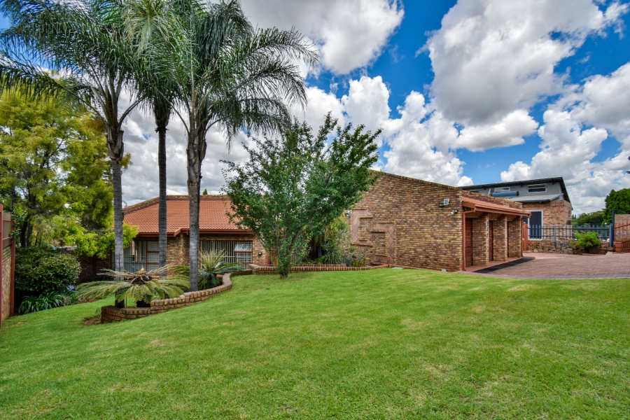 5 Bedroom Property for Sale in Moreleta Park Gauteng