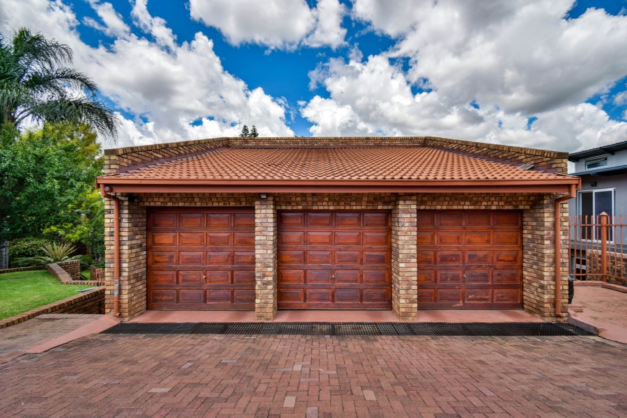 5 Bedroom Property for Sale in Moreleta Park Gauteng