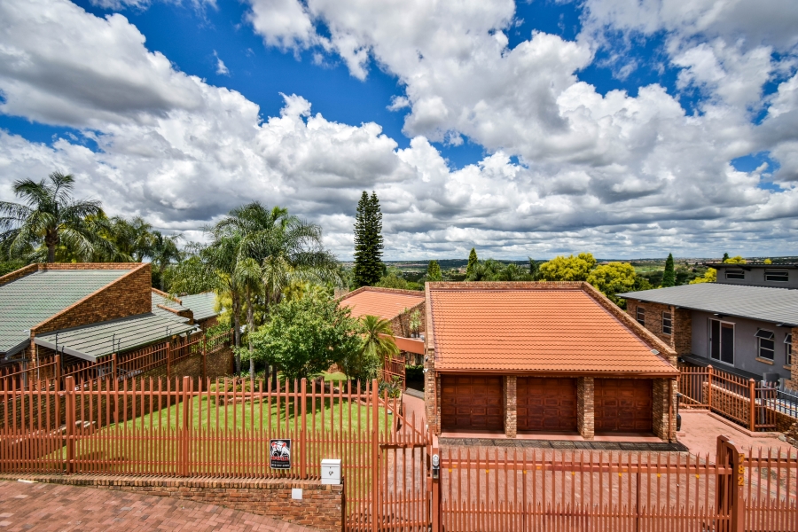 5 Bedroom Property for Sale in Moreleta Park Gauteng