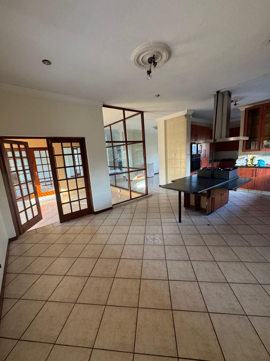 5 Bedroom Property for Sale in Faerie Glen Gauteng