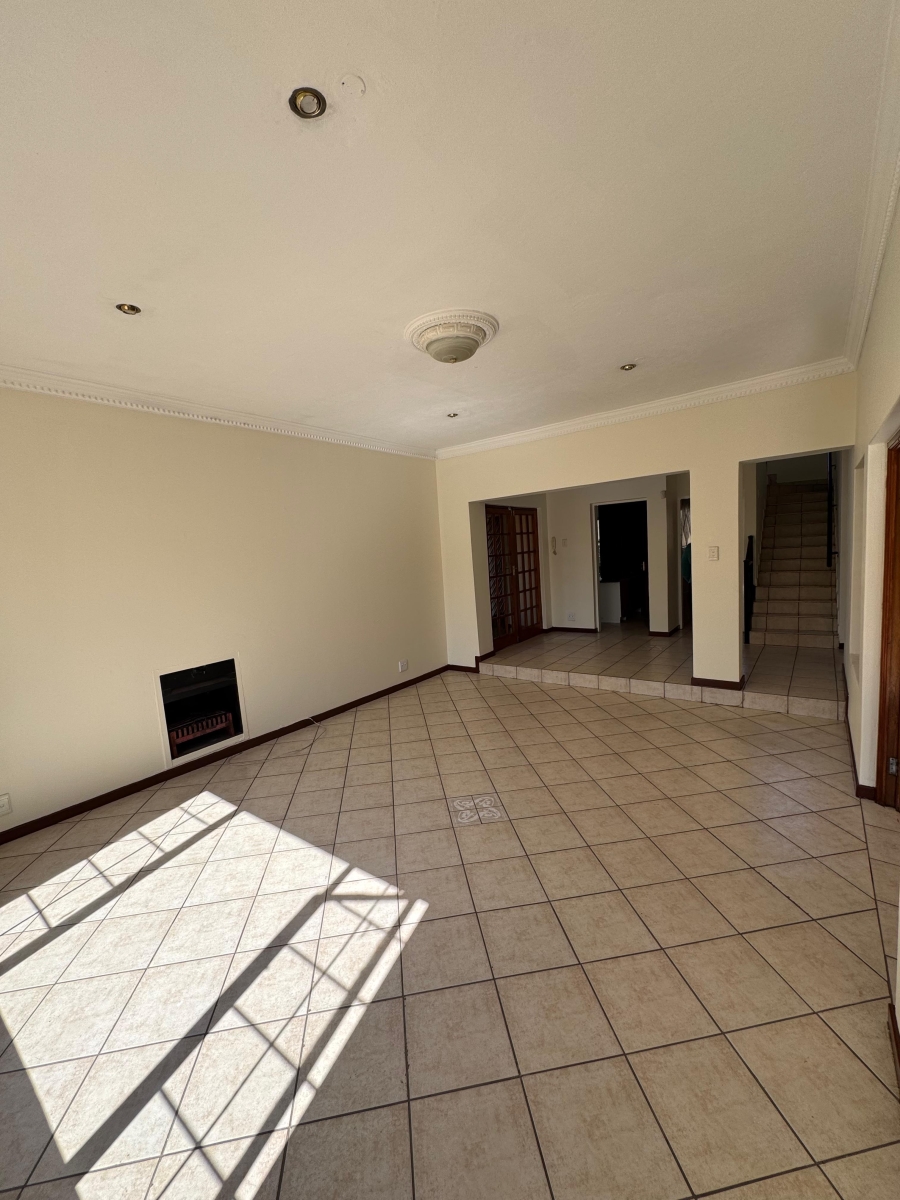 5 Bedroom Property for Sale in Faerie Glen Gauteng