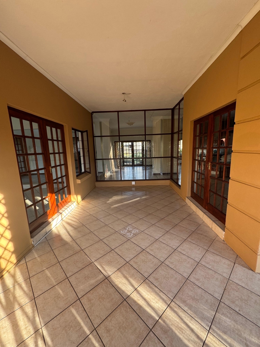 5 Bedroom Property for Sale in Faerie Glen Gauteng