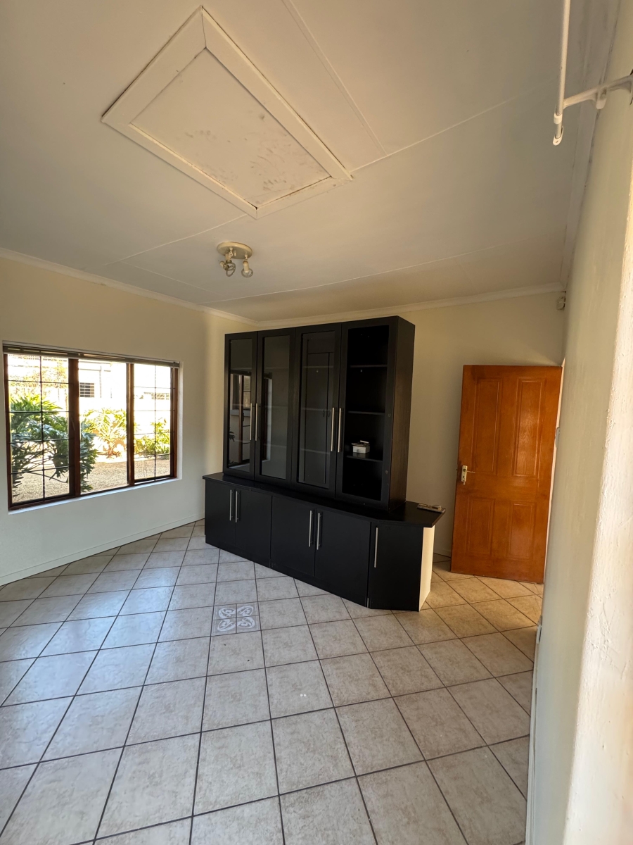 5 Bedroom Property for Sale in Faerie Glen Gauteng