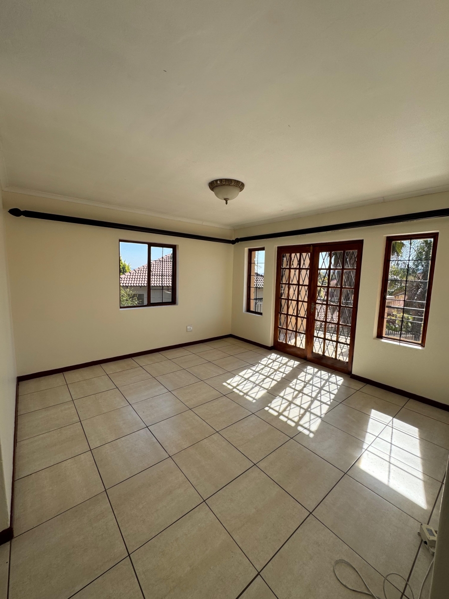 5 Bedroom Property for Sale in Faerie Glen Gauteng