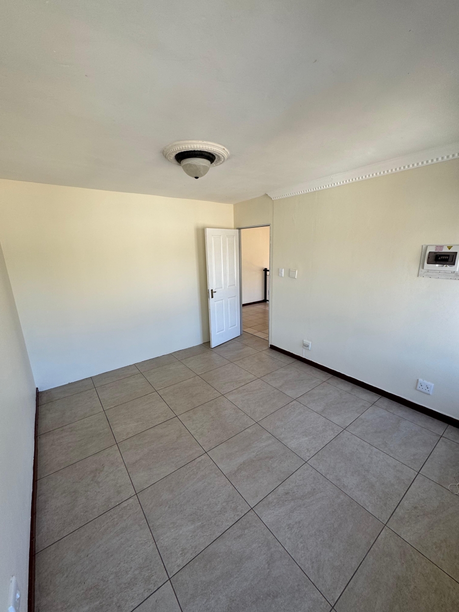 5 Bedroom Property for Sale in Faerie Glen Gauteng