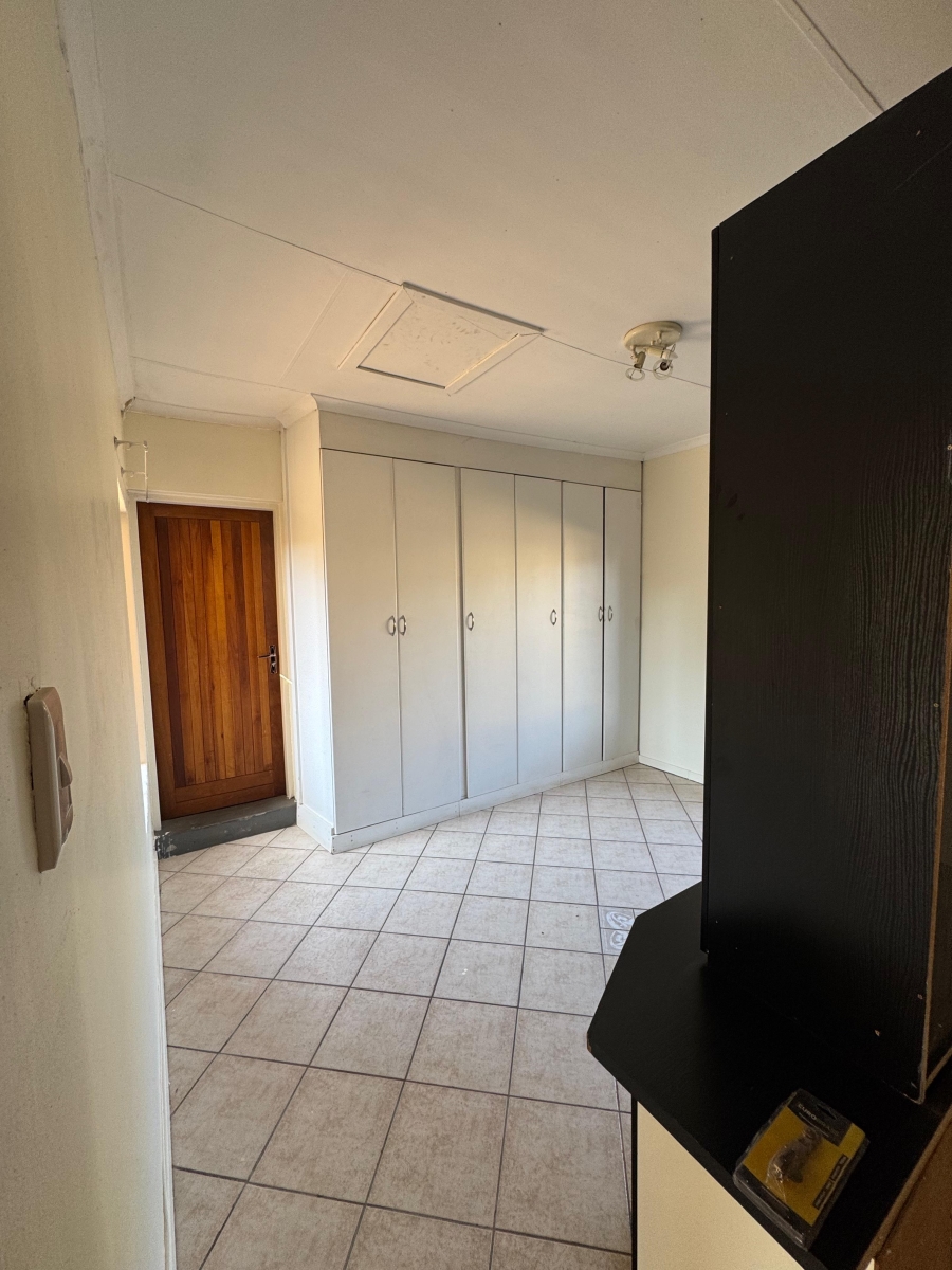 5 Bedroom Property for Sale in Faerie Glen Gauteng