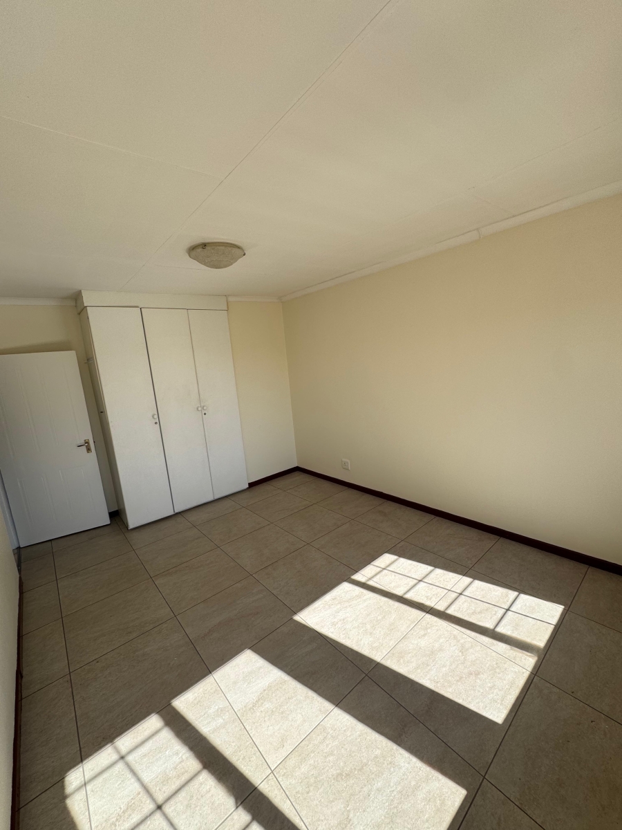 5 Bedroom Property for Sale in Faerie Glen Gauteng
