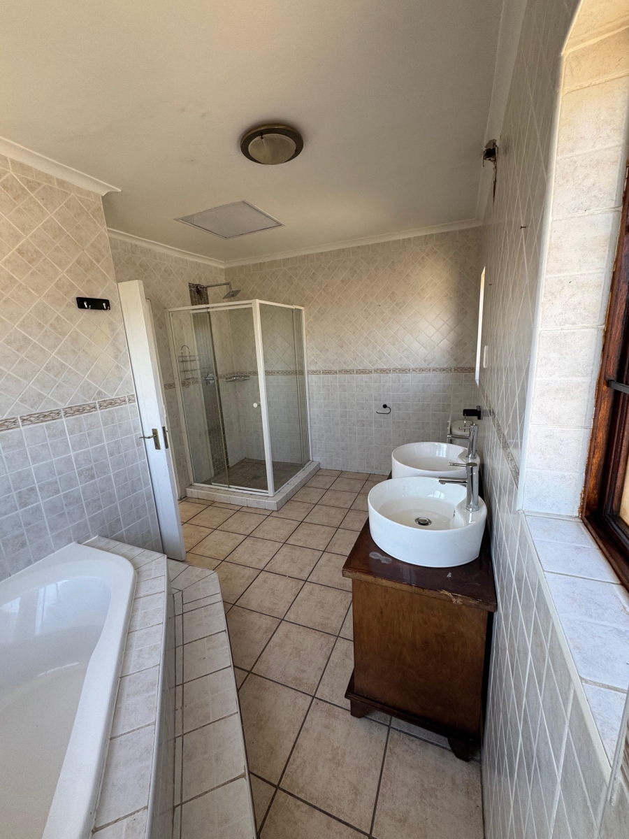 5 Bedroom Property for Sale in Faerie Glen Gauteng