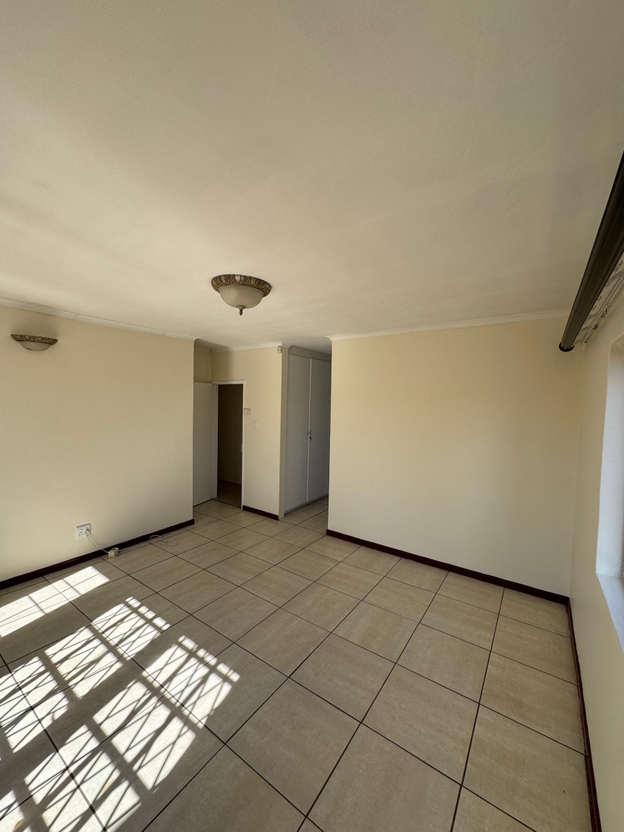 5 Bedroom Property for Sale in Faerie Glen Gauteng