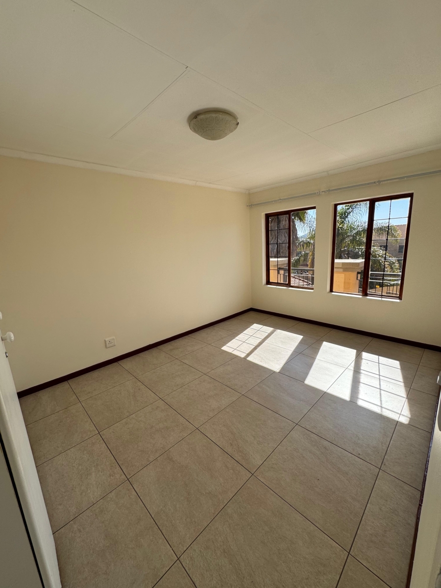 5 Bedroom Property for Sale in Faerie Glen Gauteng