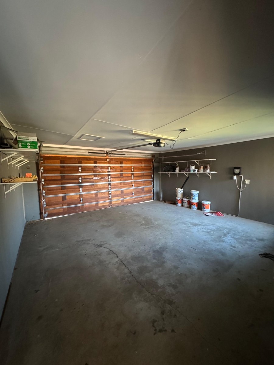 5 Bedroom Property for Sale in Faerie Glen Gauteng