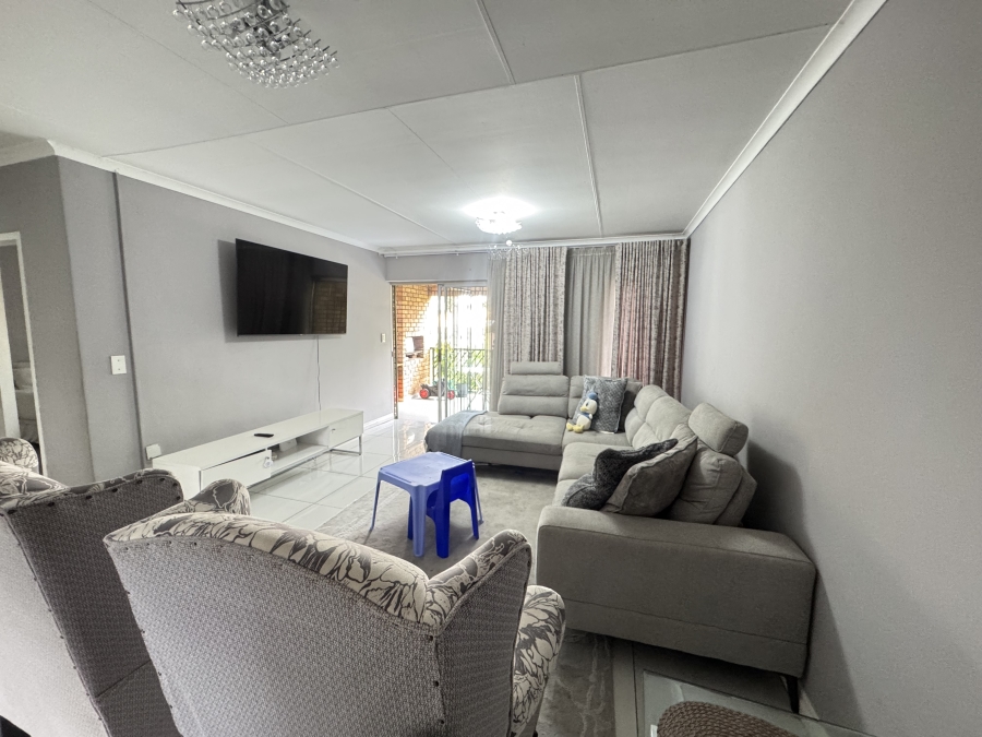 2 Bedroom Property for Sale in Faerie Glen Gauteng