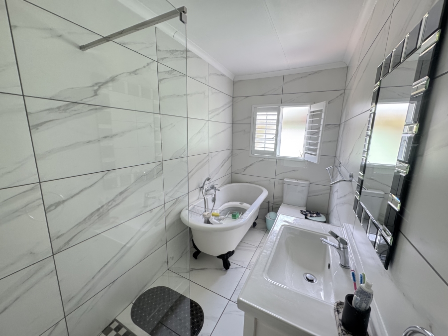 2 Bedroom Property for Sale in Faerie Glen Gauteng