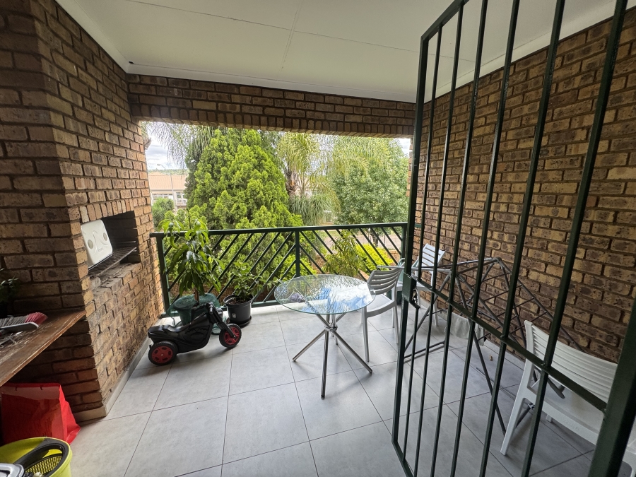 2 Bedroom Property for Sale in Faerie Glen Gauteng