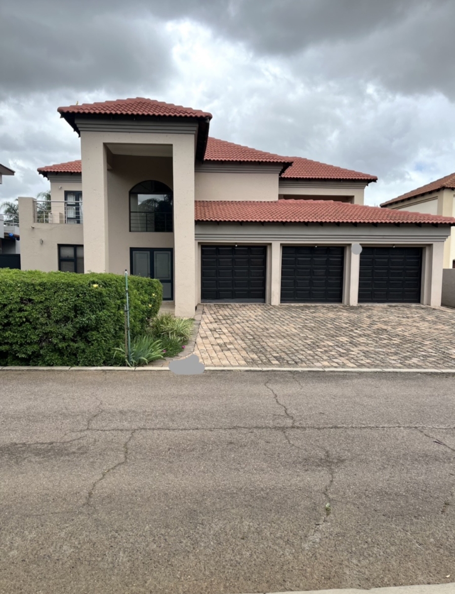 5 Bedroom Property for Sale in Silver Lakes Gauteng