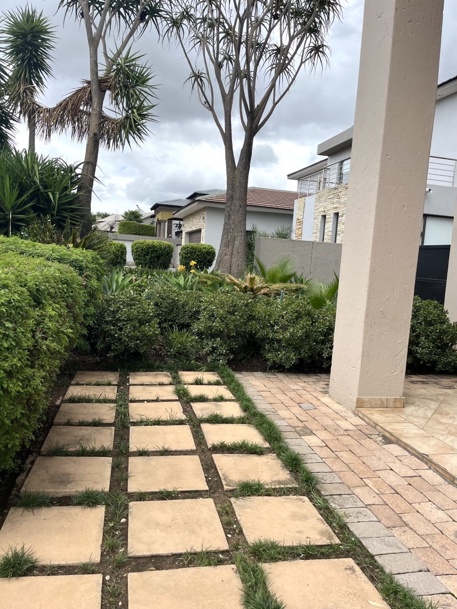 5 Bedroom Property for Sale in Silver Lakes Gauteng