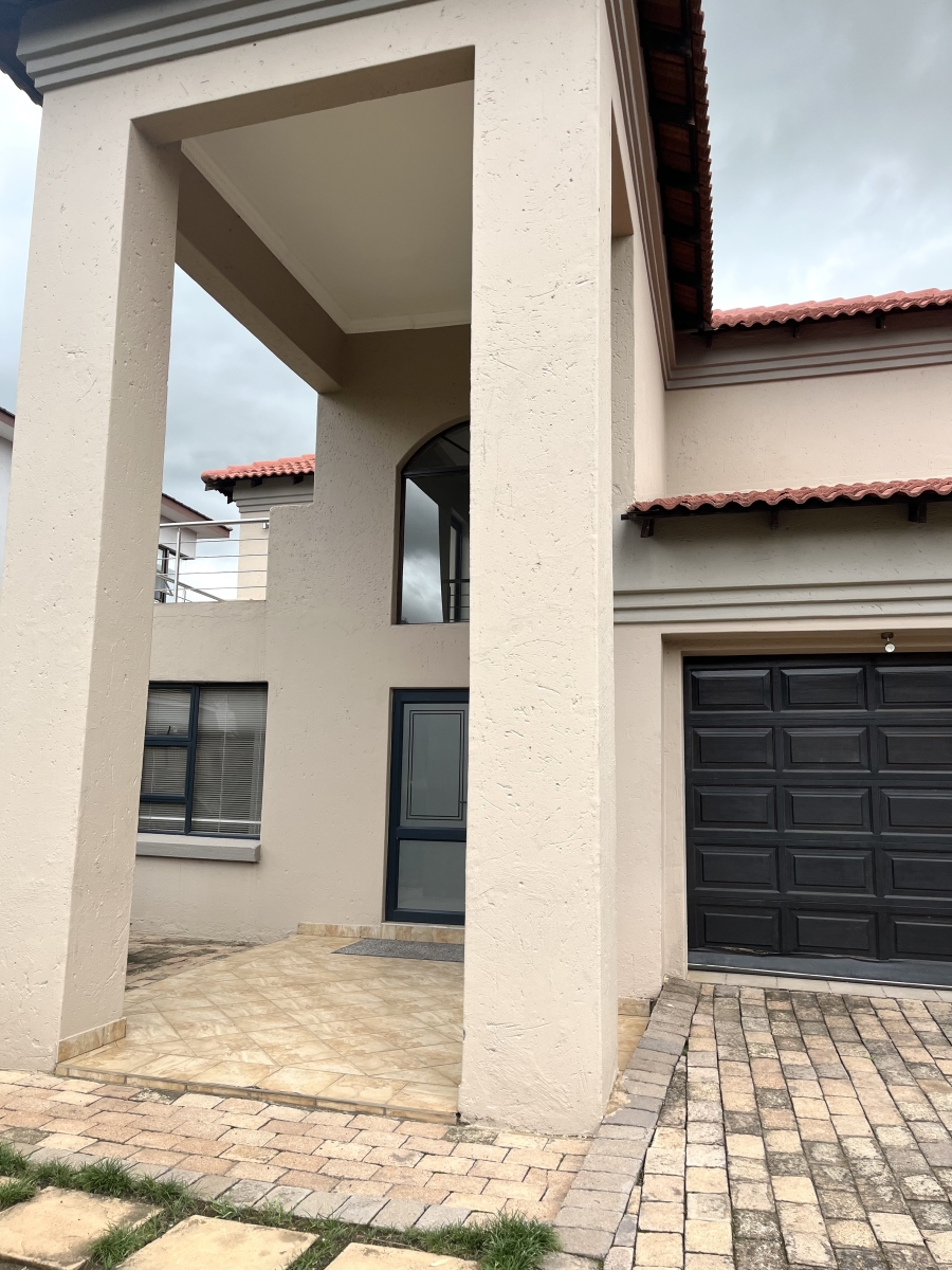 5 Bedroom Property for Sale in Silver Lakes Gauteng