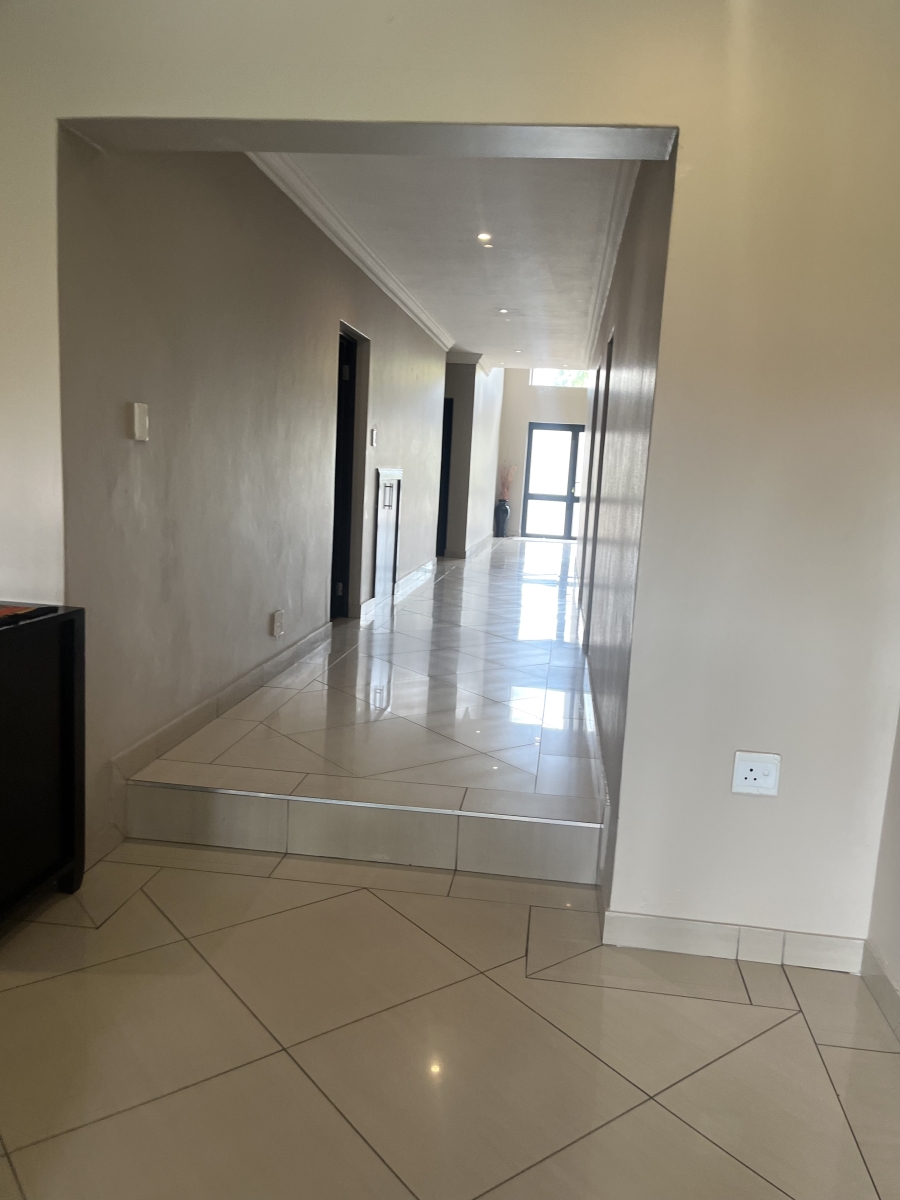 5 Bedroom Property for Sale in Silver Lakes Gauteng